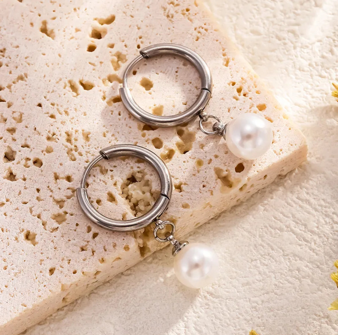 Casual Chic Pearl Earrings