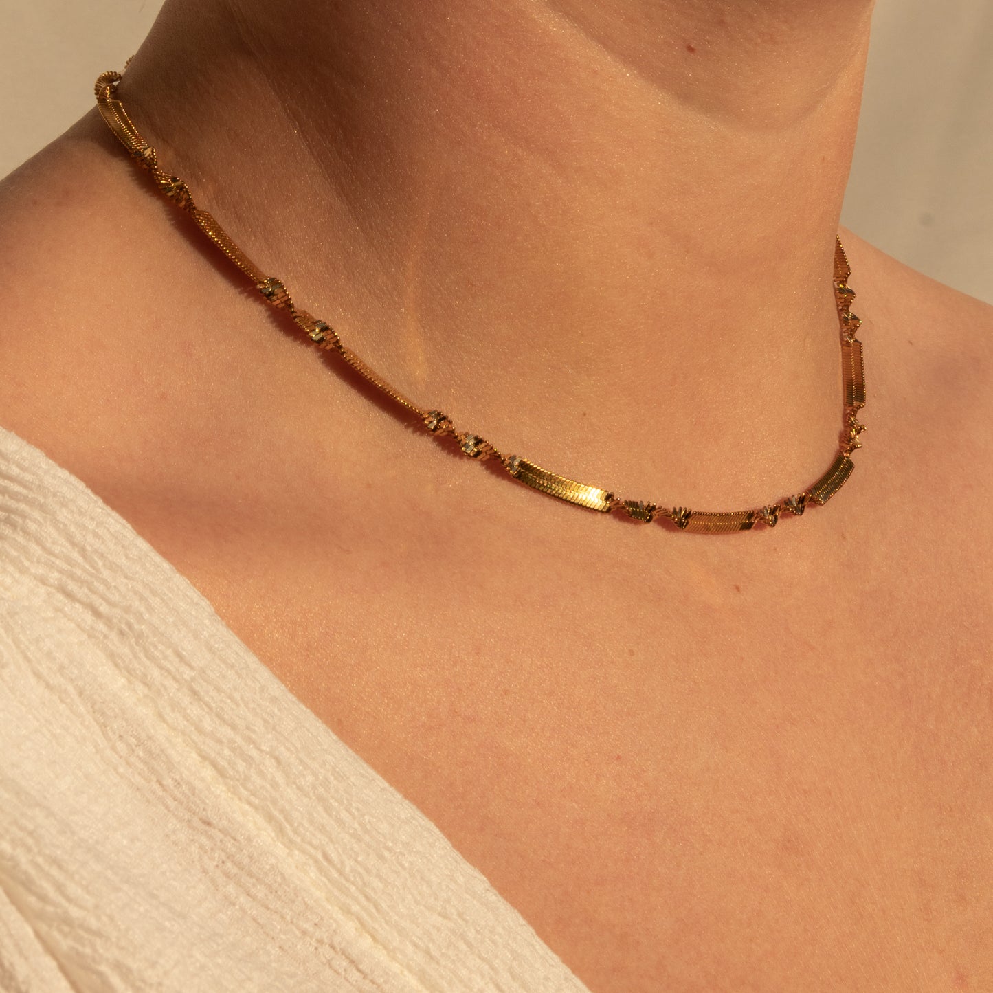Twisted Glow Necklace