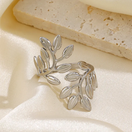 Climbing Elegance Ring
