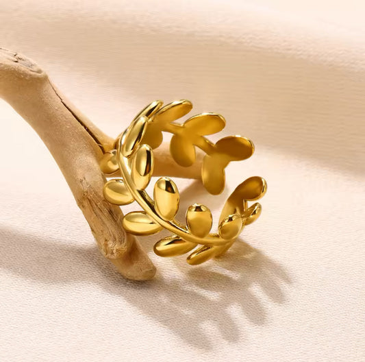 Eternal Leaf Ring