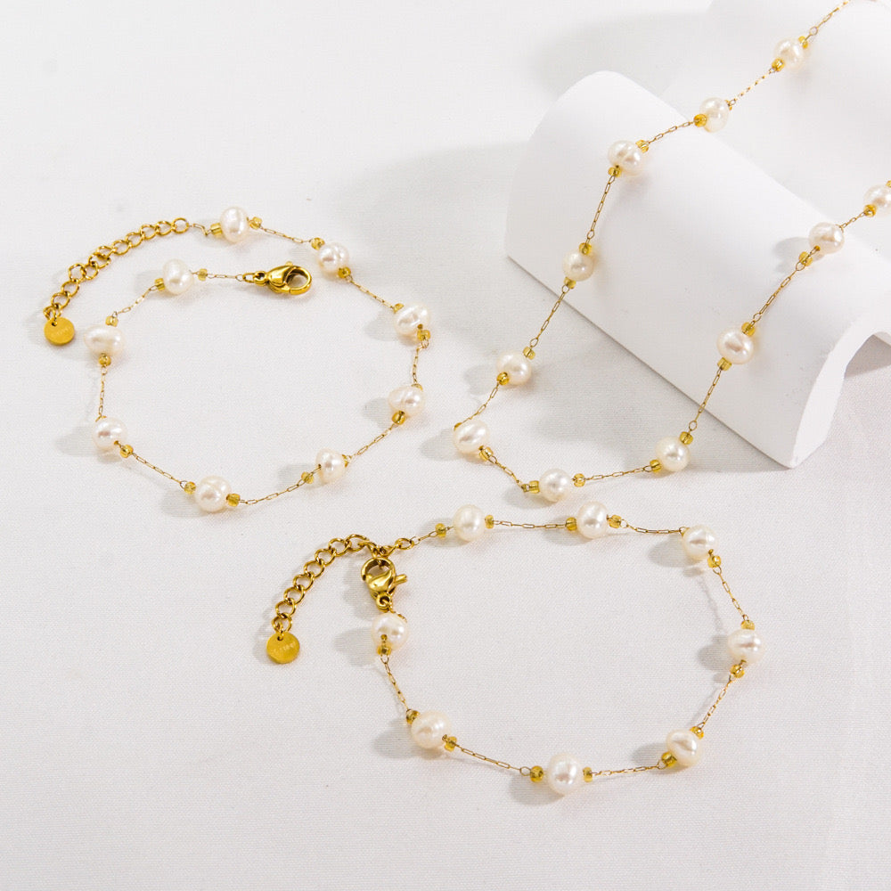 Corral Pearl Set