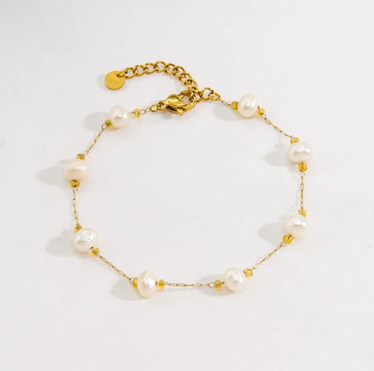 Corral Pearl Bracelet