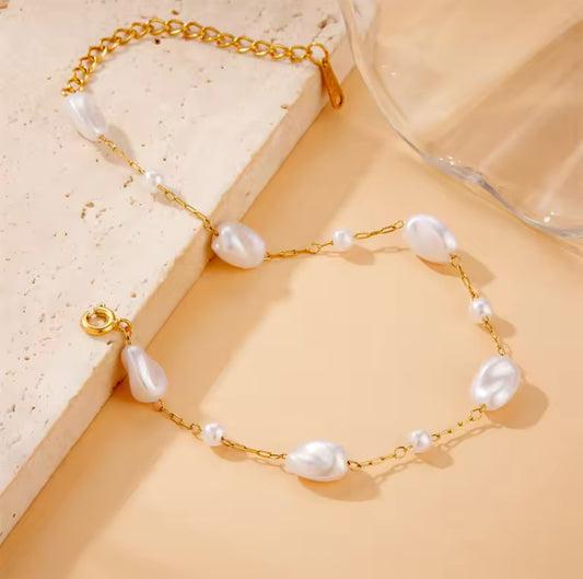 Luxe Pearldrop Bracelet